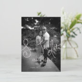 Handgetekende script Save the Date Zwart Wit Foto Kaart (Staand voorkant)