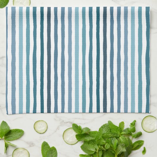 Handgetekende strepen in zee-geïnspireerde blauwti theedoek (Gevouwen)