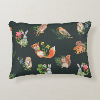 Handgetrokken naadloos patroon met waterverf bos accent kussen