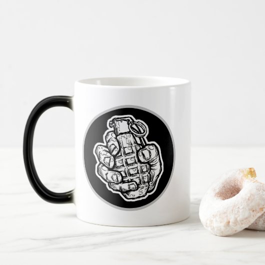 Handgrenade in stripstijl magische mok (Met donut)
