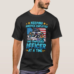 Handhaving van de wet op een politieagent t-shirt