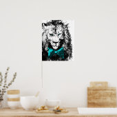 Handige leeuw met blauw Stropdas met blauwe poot e Poster (Keuken)