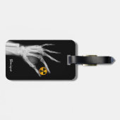 Handje dat een radiatiesymbool vasthoudt bagagelabel (Achterkant horizontaal)