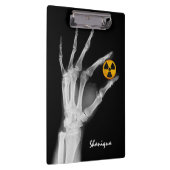 Handje dat een radiatiesymbool vasthoudt klembord (Rechts)