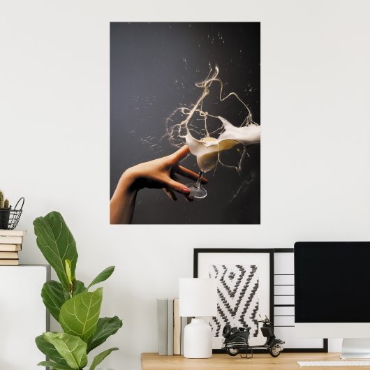 Handje met vliegend glas likeur poster (Thuiskantoor)