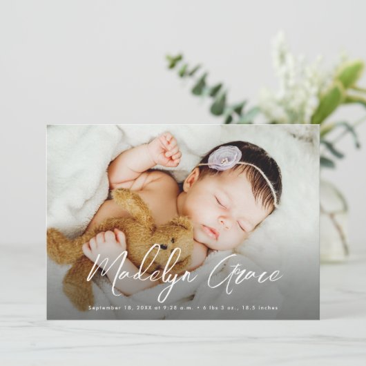 Handlettered Script Baby Girl Naam Foto Geboorte Aankondiging (Staand voorkant)