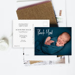 Handlettering Baby Boy Foto baby shower bedankt Briefkaart<br><div class="desc">Pas dit horizontale formaat eenvoudig aan, dank u, het briefkaart van het baby shower en kondig tegelijkertijd de geboorte van uw baby aan. Pas de foto, het bericht, de geboorte van uw eigen pasgeborene aan met het adres van uw eigen pasgeborene, naam, stats, aftekening en retouradres. Een mooie keepaard. Een...</div>