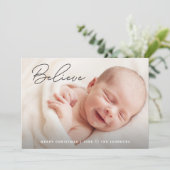 Handlettering Believe Baby Christmas Custom Photo Feestdagenkaart (Staand voorkant)