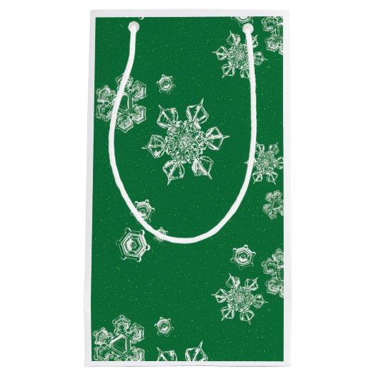 Handmade Snowflake Flurries - Bright Green & White Klein Cadeauzakje (Voorkant)