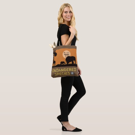 HANDMATIG - bedreigd Tote Bag (Op model)