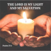 Hands die de Lichte Kaars met Bijbelbericht houden Sticker (Voorkant)