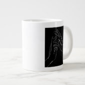 Hands helpen grote koffiekop (Voorkant rechts)