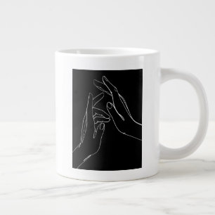 Hands helpen grote koffiekop