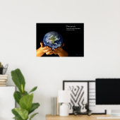 Hands Holding Earth Chiropractisch Poster (Thuiskantoor)