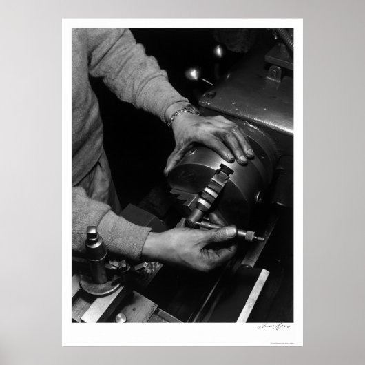 Hands van Lathe Worker 1943 Poster (Voorkant)