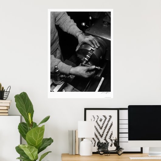 Hands van Lathe Worker 1943 Poster (Thuiskantoor)