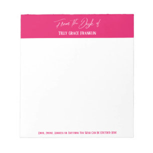 Handschrift op het bureau van de Bright frambozenr Notitieblok