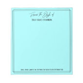 Handschrift op het bureau van de eenvoudige lichte notitieblok (Voorkant)