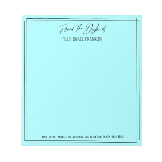 Handschrift op het bureau van de eenvoudige lichte notitieblok (Voorkant)