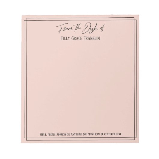 Handschrift op het bureau van eenvoudig licht notitieblok (Voorkant)