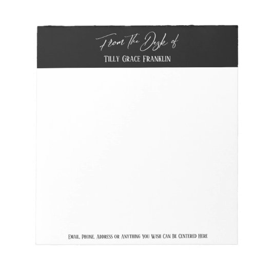 Handschrift op het bureau van het zwarte blok notitieblok (Voorkant)
