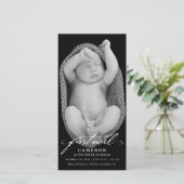 handschrift script baby's eerste nieuwe foto feestdagenkaart (Staand voorkant)