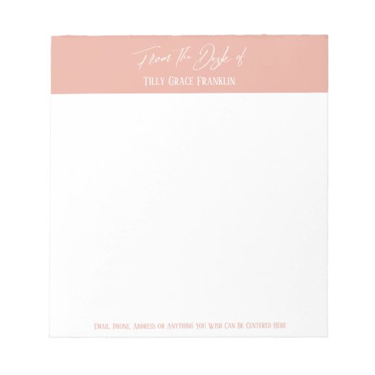 Handschrift van de bureau van de koraalroze notitieblok (Voorkant)
