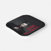 Handsome vampire drinking blood Happy Halloween Papieren Bordje (Gebogen)