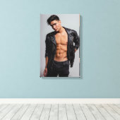 HANDSOME YOUNG MALE MODEL STRETCHEERDE CANVAS (Insitu (Houten vloer))