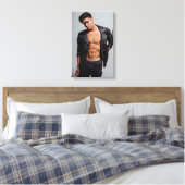HANDSOME YOUNG MALE MODEL STRETCHEERDE CANVAS (Insitu (Slaapkamer))