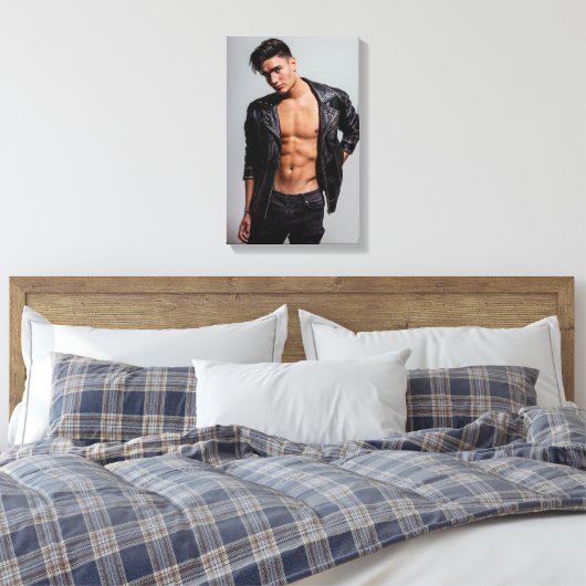 HANDSOME YOUNG MALE MODEL STRETCHEERDE CANVAS (Insitu (Slaapkamer))