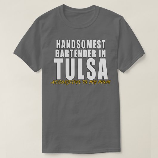 Handsomste Bartender in Tulsa Volgens mijn moeder T-shirt (Design voorkant)