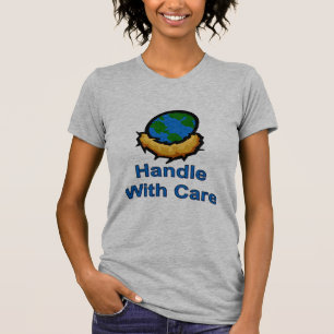 Handvat met zorg t-shirt