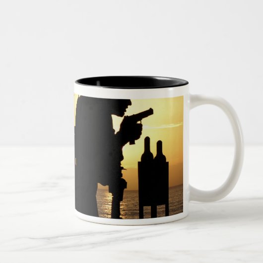 Handvuurwapens met een diameter van 9 mm tweekleurige koffiemok (Rechts)