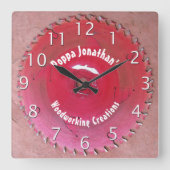 Handyman Personalized Woodworking Red Saw Blade Vierkante Klok (Voorkant)