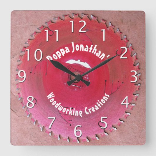 Handyman Personalized Woodworking Red Saw Blade Vierkante Klok (Voorkant)