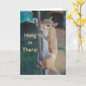 Hang daar, eekhoorn die aan vogelvoeder hangt kaart (Gele Bloem)