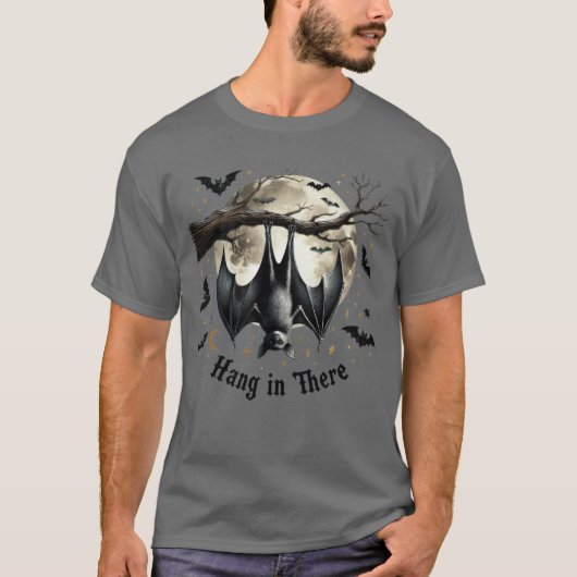 Hang in There Funny Bat Halloween T-shirt (Voorkant)