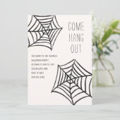 Hang uit Spider Web Illustratie Halloween Party Kaart (Staand voorkant)