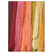 Hangen bundels van gekleurd garen klembord (Achterkant)