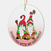 Hangen met mijn Gnomies Kerstmis Keramisch Ornament (Links)