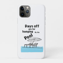 Hangend bij het zwembad