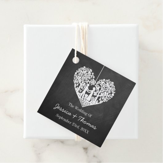 Hangend Collectie van de Hart Tree Chalkboard Wedd Bedankjes Labels (In situ)