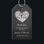 Hangend Collectie van de Hart Tree Chalkboard Wedd Cadeaulabel<br><div class="desc">Deze labels kunnen worden gepersonaliseerd voor uw speciale gelegenheid en zou het perfecte label maken voor elke bruiloft,  vrijgezellenfeest,  verlovingsfeest,  verjaardagsfeestje en nog veel meer. Overeenkomende bruidsartikelen zijn te vinden in het collectie.</div>