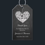 Hangend Collectie van de Hart Tree Chalkboard Wedd Cadeaulabel<br><div class="desc">Deze labels kunnen worden gepersonaliseerd voor uw speciale gelegenheid en zou het perfecte label maken voor elke bruiloft,  vrijgezellenfeest,  verlovingsfeest,  verjaardagsfeestje en nog veel meer. Overeenkomende bruidsartikelen zijn te vinden in het collectie.</div>