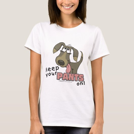 Hangend hondje houden broek aan t-shirt (Voorkant)