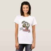 Hangend hondje houden broek aan t-shirt (Voorkant volledig)