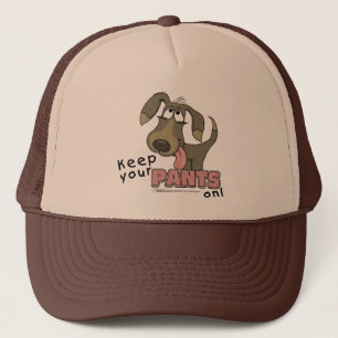 Hangend hondje houden broek aan trucker pet