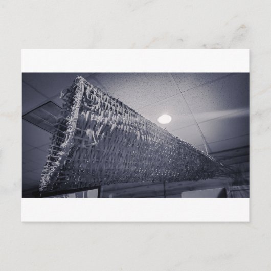 Hangende Kunstinstallatie Briefkaart (Voorkant)