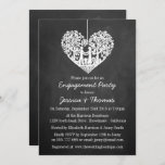 Hangende partij in Chalkboard Engagement Kaart<br><div class="desc">Deze hangende hartboom op een kalkbordverlovingsfeest of doucheuitnodigingen zijn perfect voor elk stel dat een romantisch en chic huwelijk plant. Deze uitnodigingen kunnen gepersonaliseerd worden voor je speciale gelegenheid en maken de perfecte aankondiging voor elke bruiloft,  vrijgezellenfeest,  verlofpartij,  verjaardagsfeest en nog veel meer.</div>